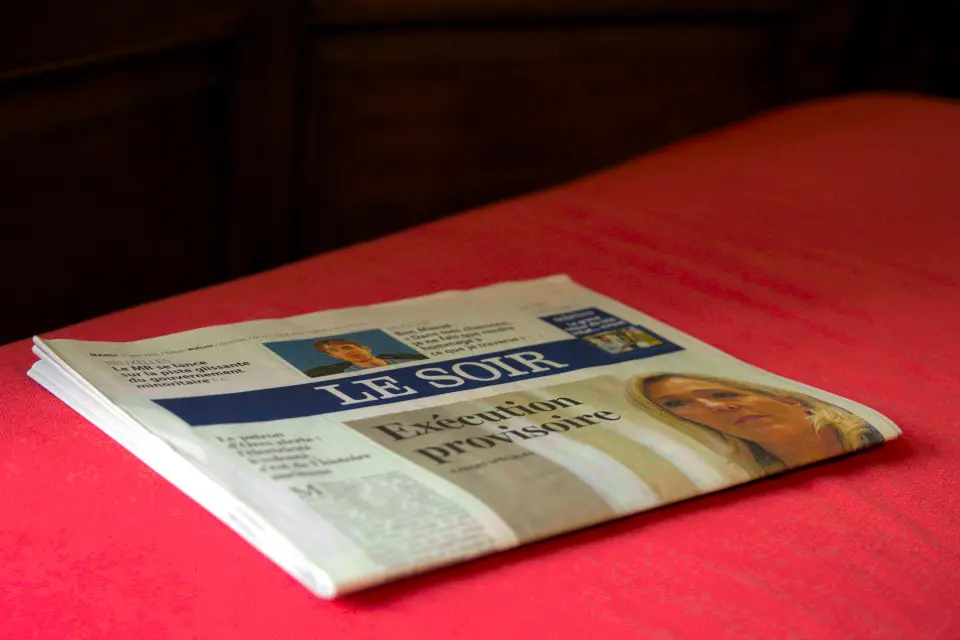 Photographie d'un exemplaire du quotidien francophone belge Le Soir Exemplaire papier du quotidien Le Soir | Ⓒ 2025 CC BY-NC 4.0 Famenne & Art Museum